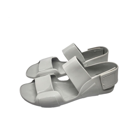 grey jelly sandals